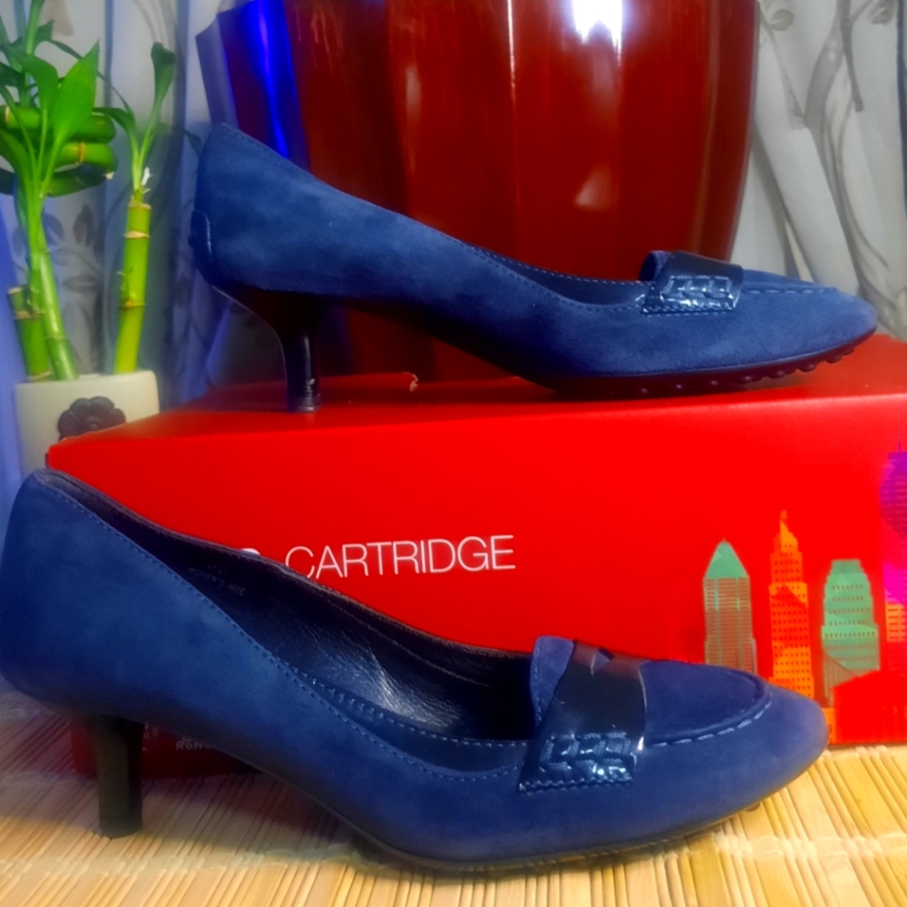Authentic Tods suede heels pumps